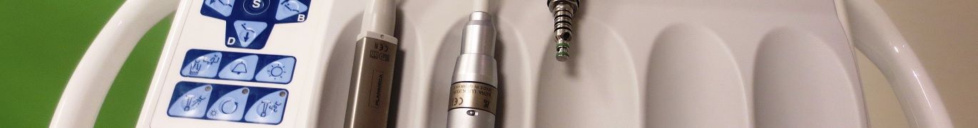 Behandlungseinheit mit Instrumenten in der Ordination